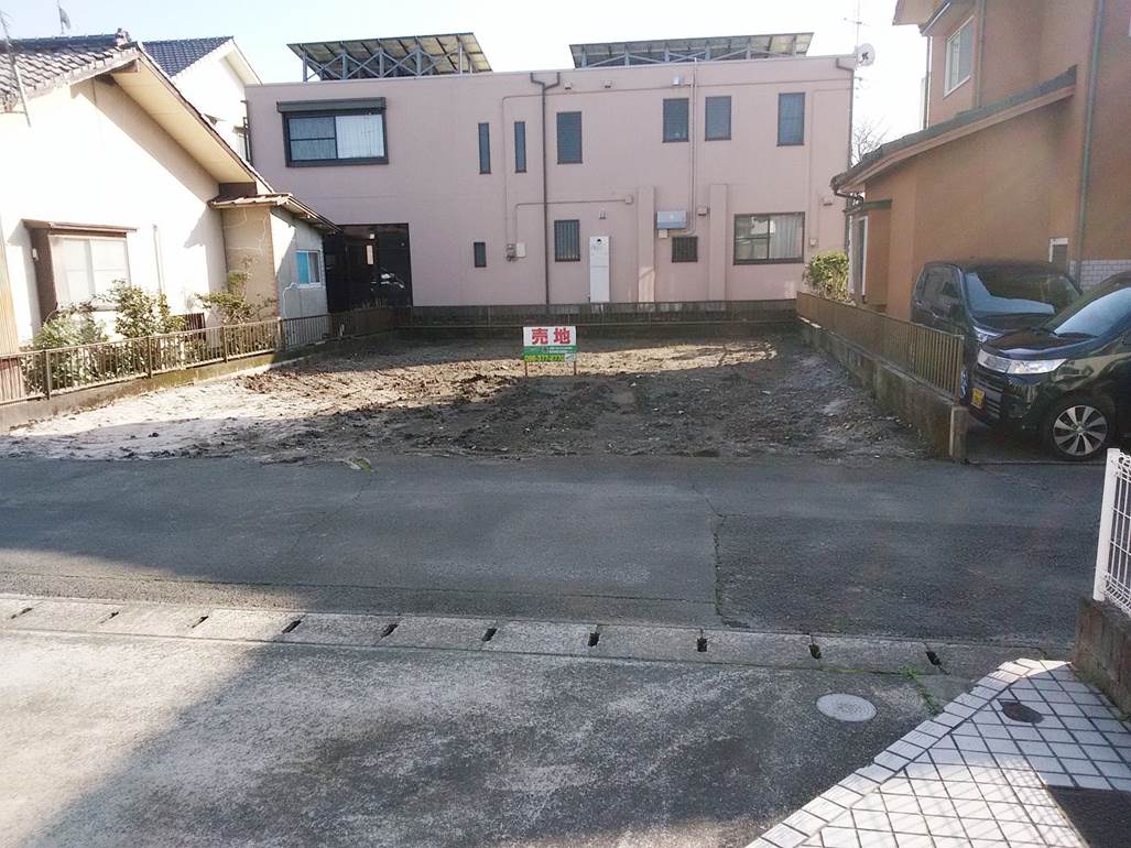 建物, 地面, 屋外, 道路 が含まれている画像
自動的に生成された説明