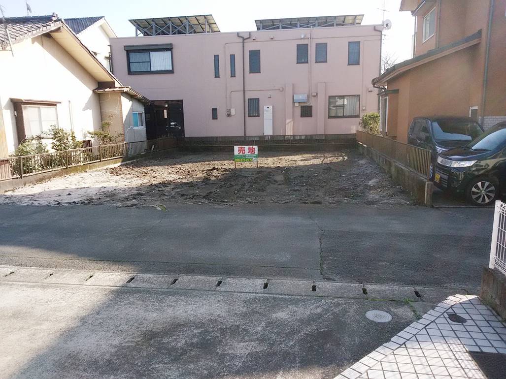 建物, 地面, 屋外, 道路 が含まれている画像
自動的に生成された説明